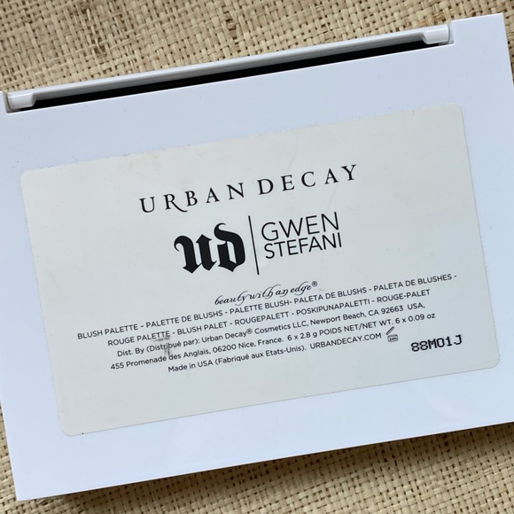 Urban Decay x Gwen Stefani Blush Palette - Picture 4 of 4